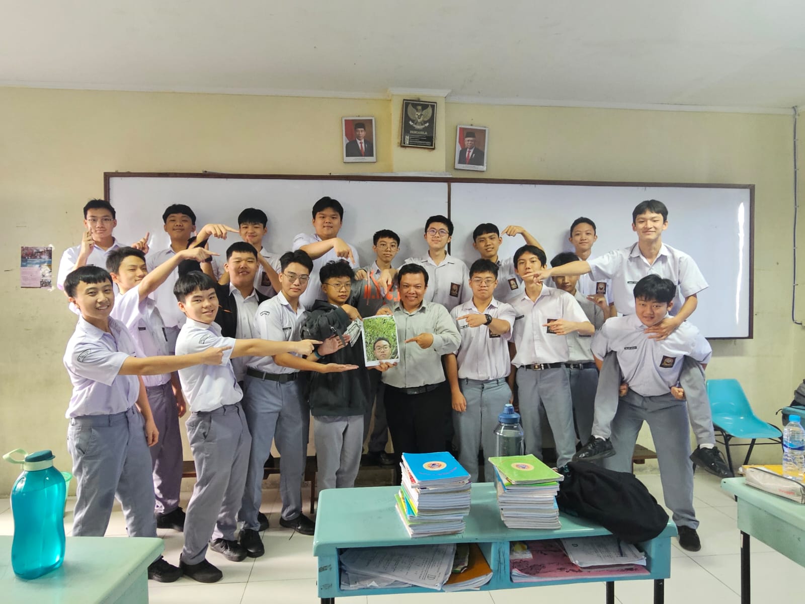 X92324_IMG-0 with se Surya.jpg