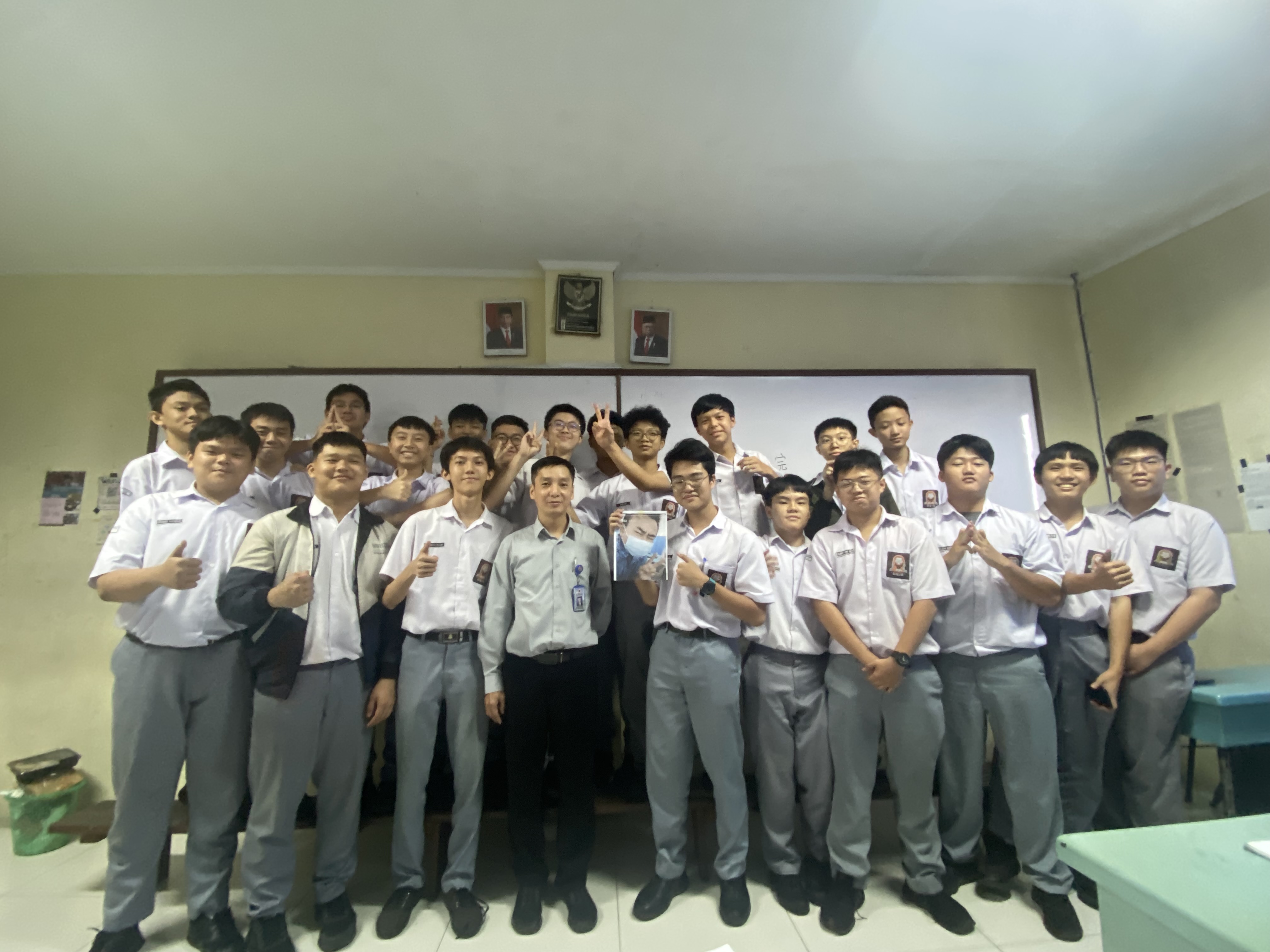 X92324_IMG_2254 with Hermanto 老师.jpeg